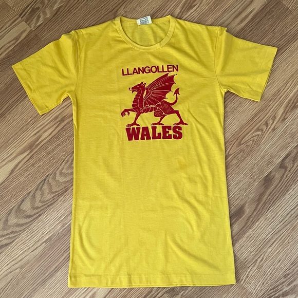 Llangollen WALES Yellow Vintage Graphic‎ Tee Tshirt - Picture 1 of 7